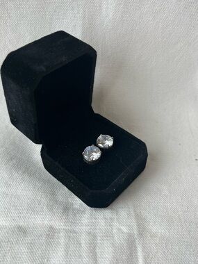 Silpada Crown Jewel Stud Earrings. Retired.